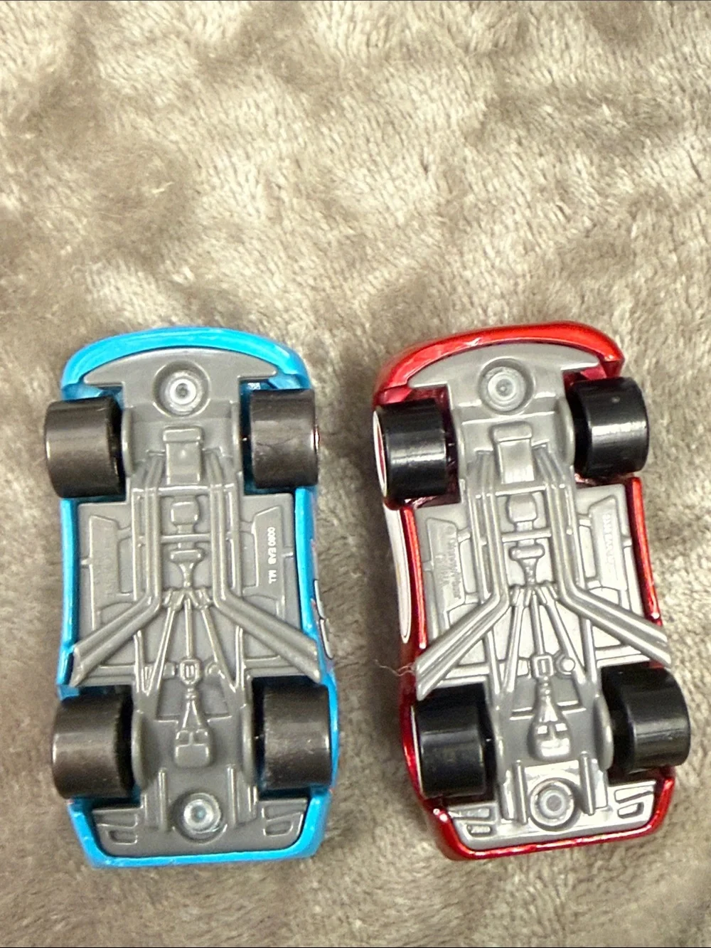 Lot Of 2 Disney Pixar Cars Dinoco Blue & Red McQueen with Twin Lenticular Eyes